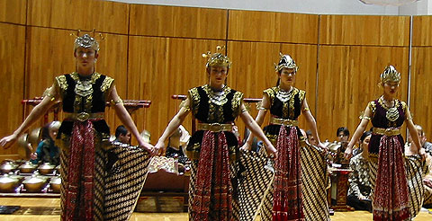 Javanese dance drama photograph.