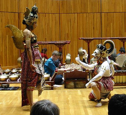 Javanese dance drama photograph.