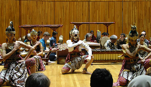 Javanese dance drama photograph.